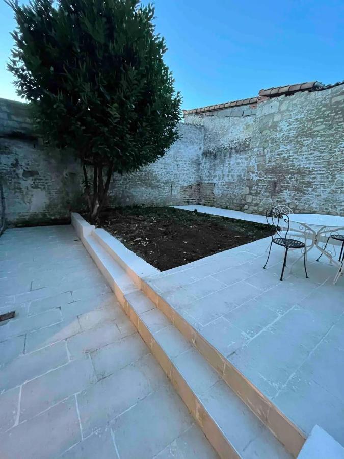 Апартаменты Le Jardin Niortais - Hyper Centre- Proche Gare - Paisible - Grand Jardin Prive, Wifi Hd -Netflix Экстерьер фото