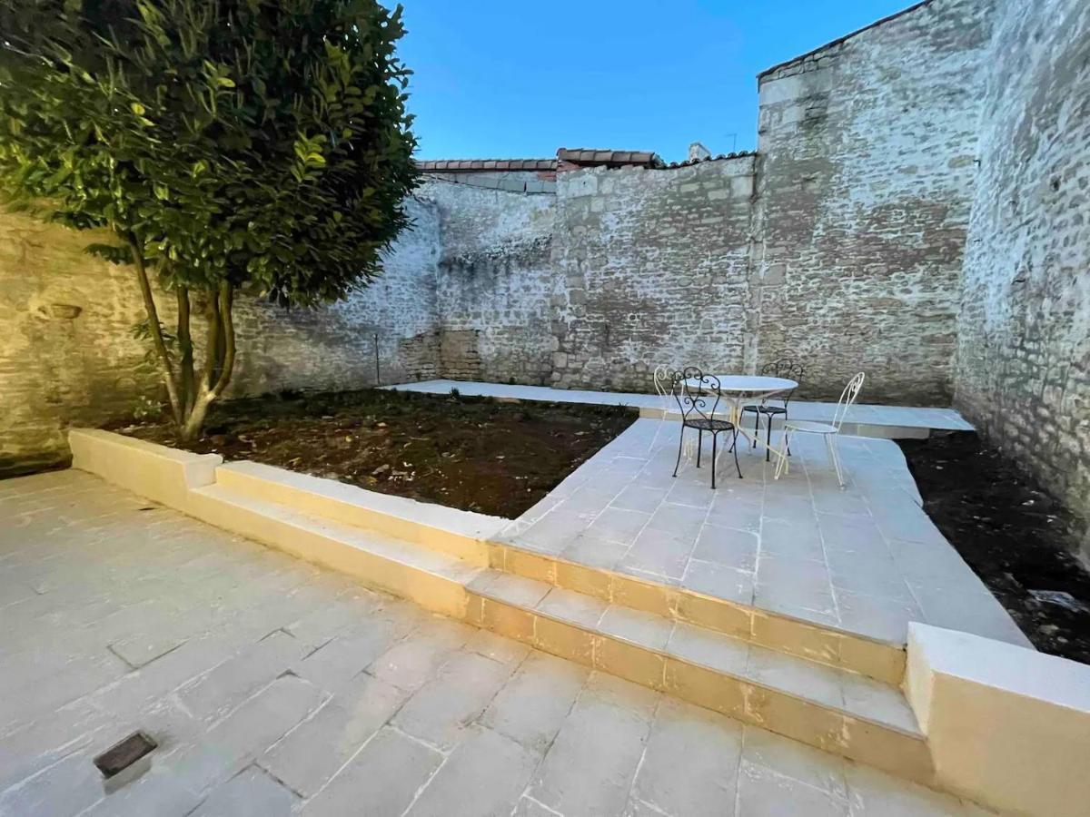 Апартаменты Le Jardin Niortais - Hyper Centre- Proche Gare - Paisible - Grand Jardin Prive, Wifi Hd -Netflix Экстерьер фото