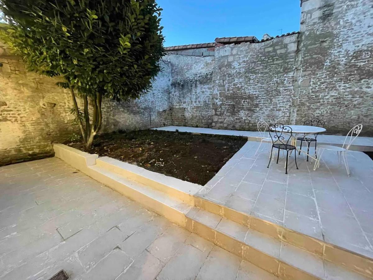 Апартаменты Le Jardin Niortais - Hyper Centre- Proche Gare - Paisible - Grand Jardin Prive, Wifi Hd -Netflix Экстерьер фото